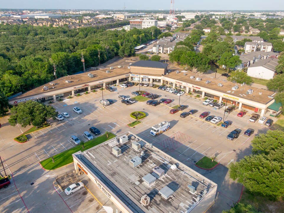 8604-8686 N Hwy 6, Houston, TX à louer Photo principale– Image 1 sur 18
