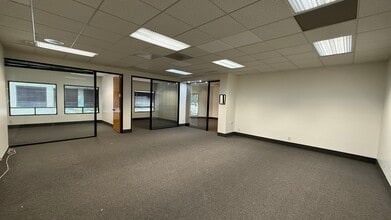 24404 S Vermont Ave, Harbor City, CA à louer Photo intérieure– Image 1 sur 2