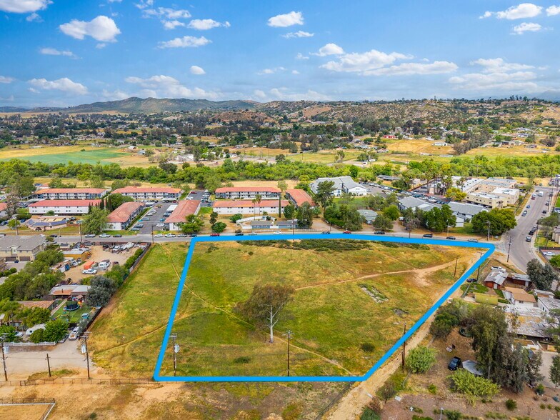 125 Ramona st, Ramona, CA à vendre - Photo de l’immeuble – Image 2 sur 10
