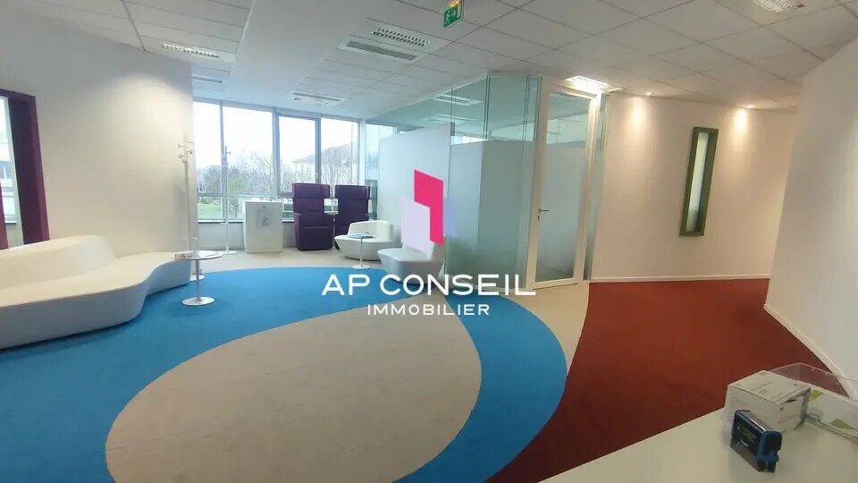 Bureau dans Voisins-le-Bretonneux à louer Photo de l’immeuble– Image 1 sur 28