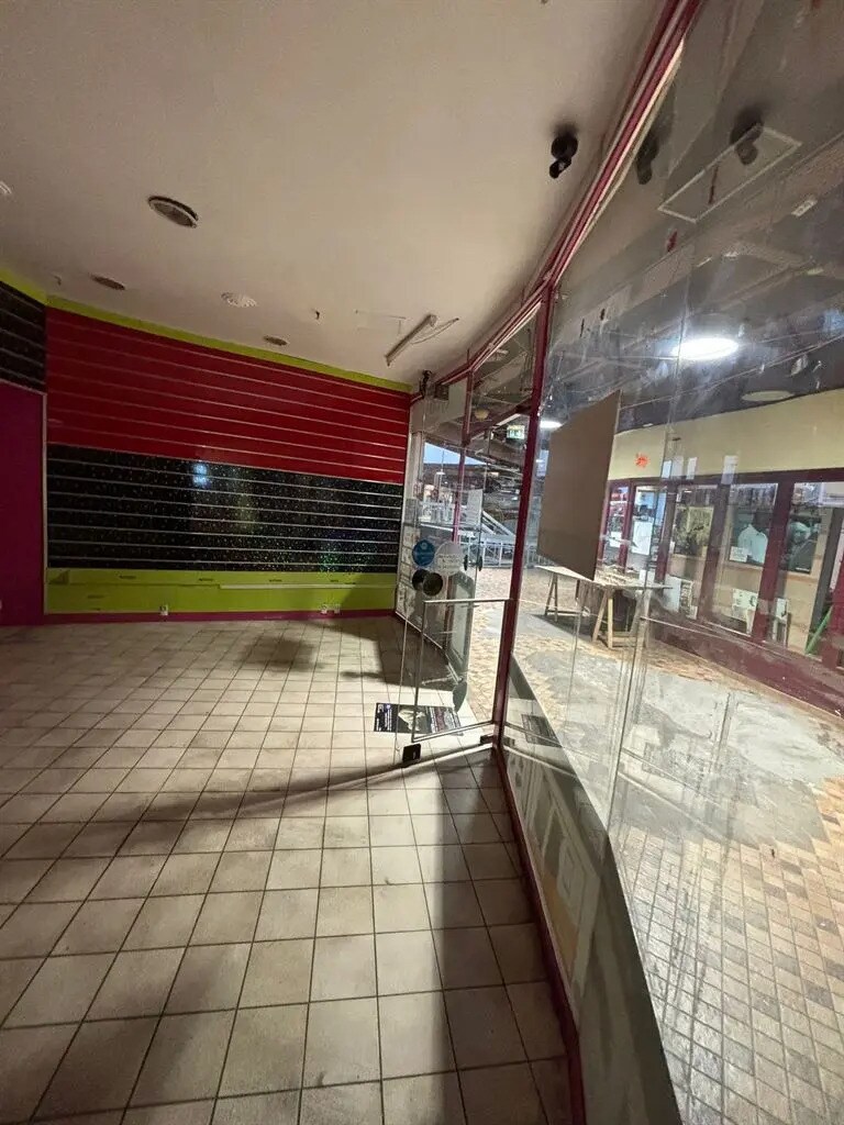 Local commercial dans Paris à louer Photo de l’immeuble– Image 1 sur 7