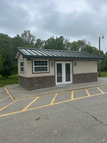102 W Lawrence St, Kearney, MO à vendre - Photo de l’immeuble – Image 2 sur 12