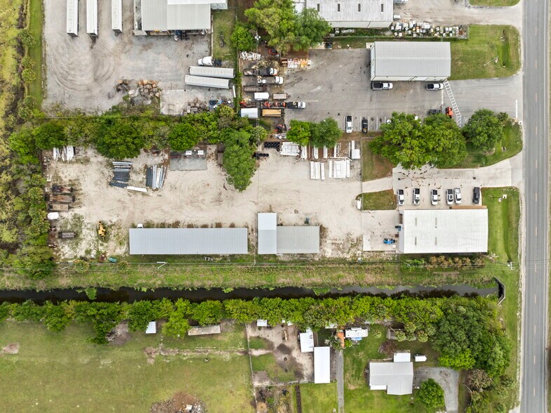 16050 Orange Ave, Fort Pierce, FL à vendre - Photo de l’immeuble – Image 3 sur 55