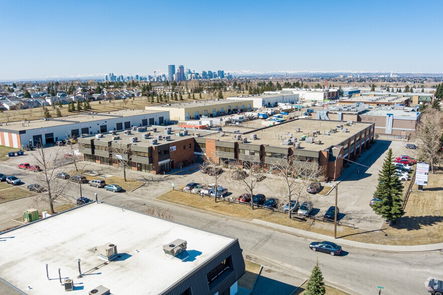 2115 27th Ave NE, Calgary, AB à louer - Aérien – Image 3 sur 5