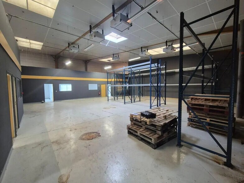 Industriel/Logistique dans Saint-Maximin à louer - Photo de l’immeuble – Image 1 sur 4