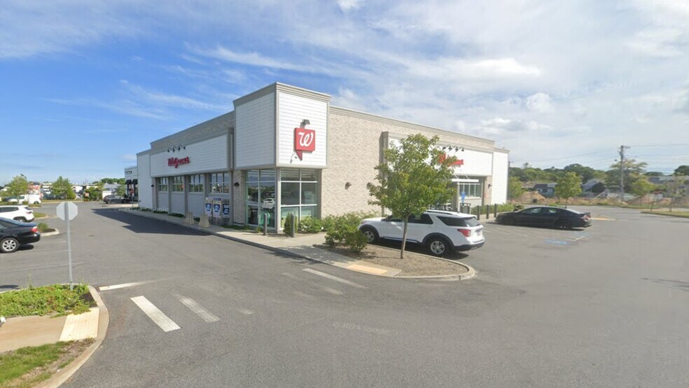 467 Iyannough Rd, Hyannis, MA à louer - Photo de l’immeuble – Image 1 sur 2