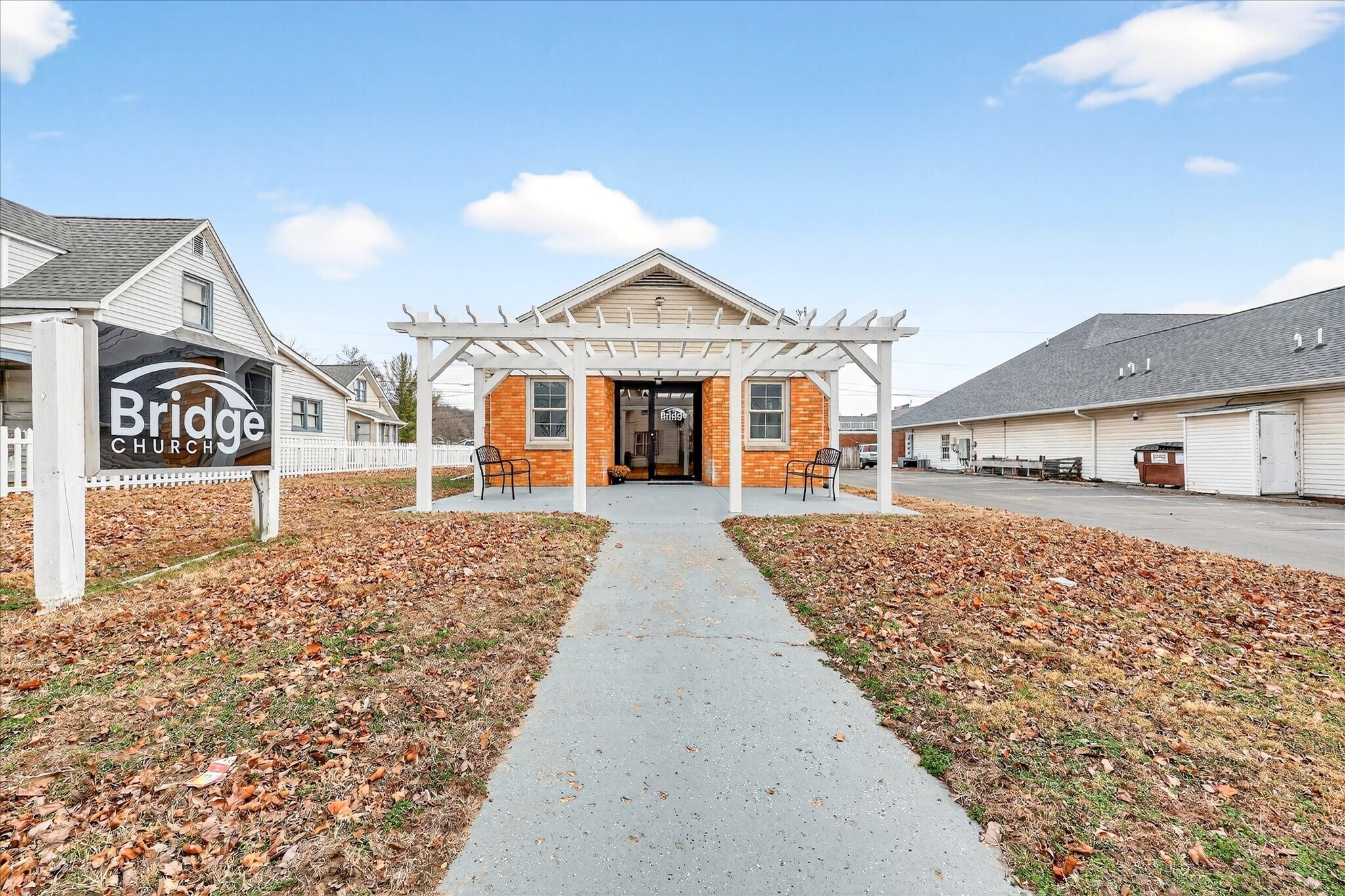 Spencer Three-Property Church & Resident portefeuille de 2 biens à vendre sur LoopNet.fr Photo principale– Image 1 sur 43