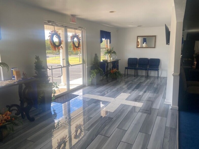 109 Fontaine Dr, Ridgeway, VA à vendre - Hall d’entrée – Image 3 sur 43