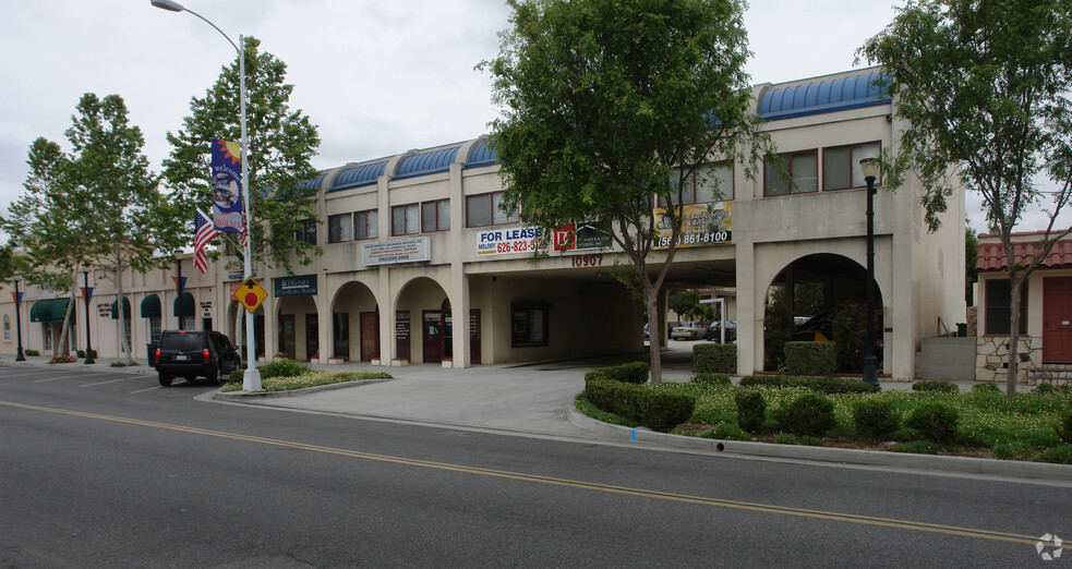 10907 Downey Ave, Downey, CA à louer - Photo de l’immeuble – Image 1 sur 4