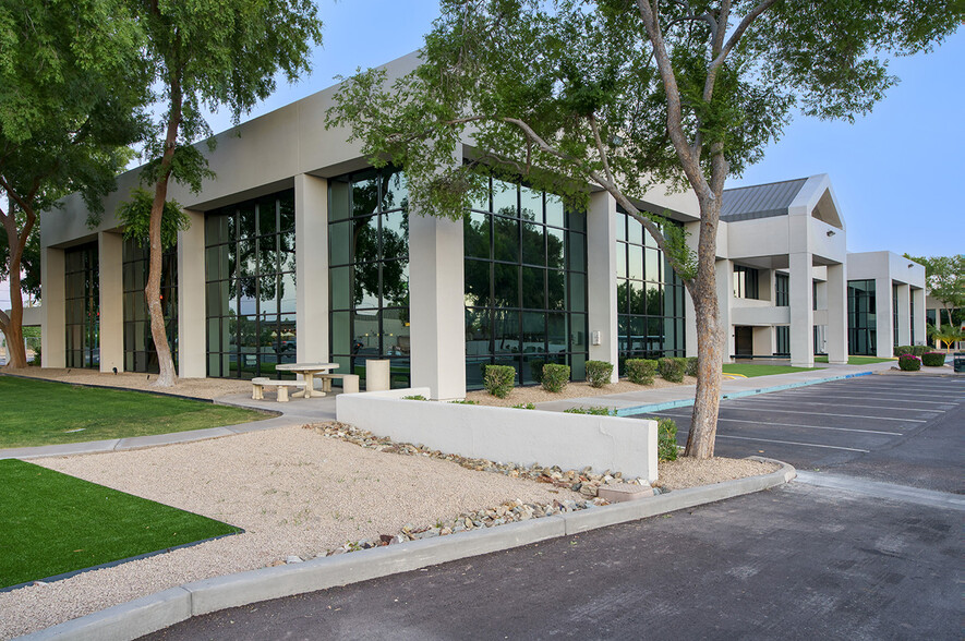 4444 N 32nd St, Phoenix, AZ à louer - Photo de l’immeuble – Image 3 sur 13