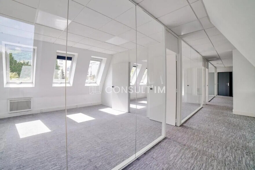 Bureau dans Courbevoie à vendre - Photo de l’immeuble – Image 2 sur 7