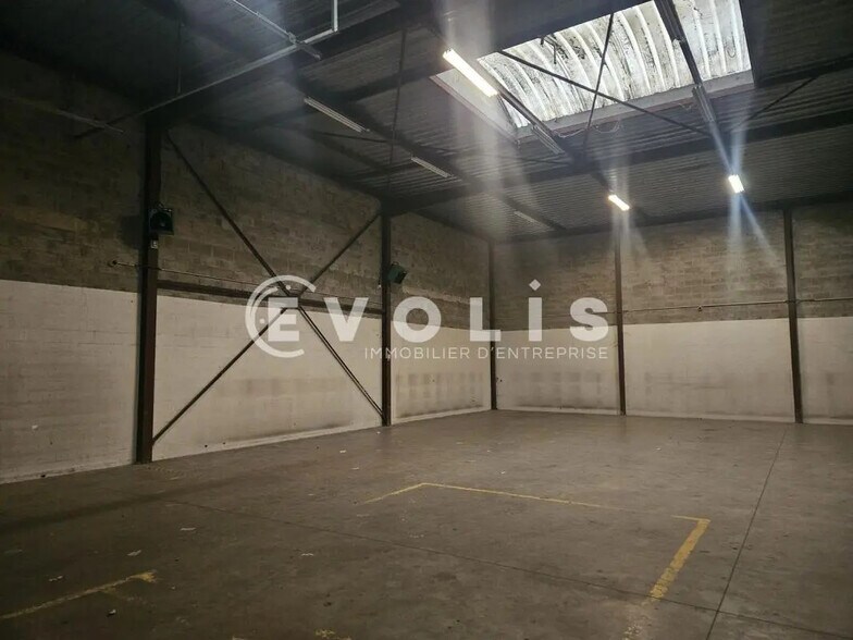 Local d’activités dans Chilly-Mazarin à louer - Photo de l’immeuble – Image 2 sur 10