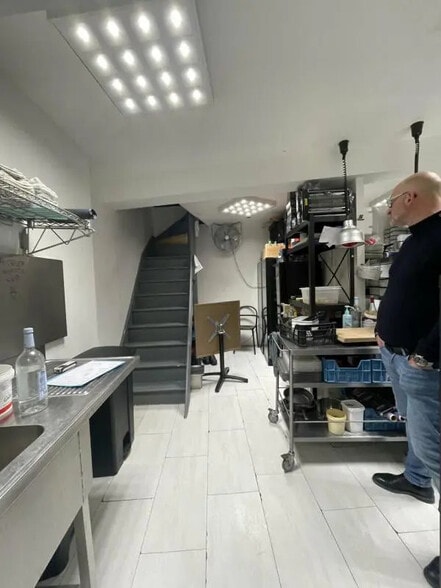 Local commercial dans Reims à louer - Photo de l’immeuble – Image 2 sur 7