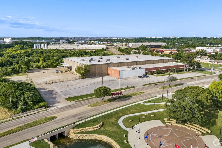 1500 E Broad St, Mansfield, TX à vendre - Aérien – Image 1 sur 33