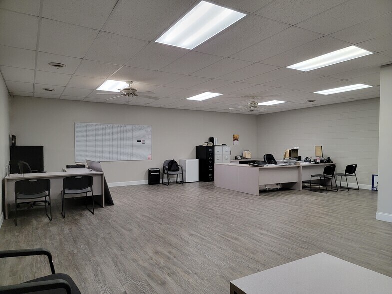 6202 Material Ave, Loves Park, IL à vendre - Photo intérieure – Image 3 sur 16