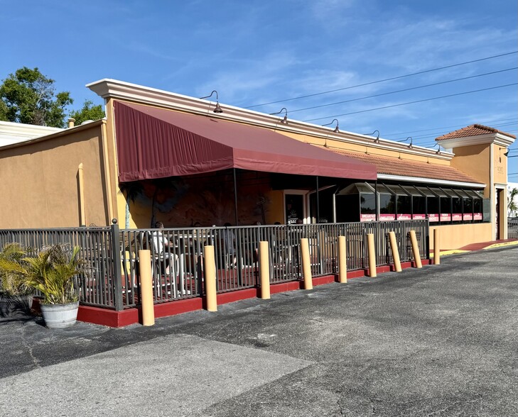 14400 Walsingham Rd, Largo, FL à vendre - Photo de l’immeuble – Image 1 sur 2