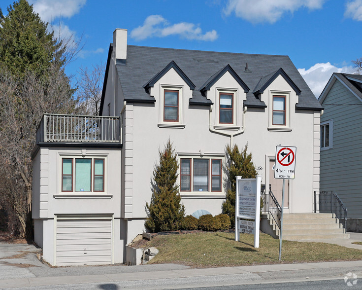 156 Sheppard Ave W, Toronto, ON à louer - Photo de l’immeuble – Image 2 sur 3