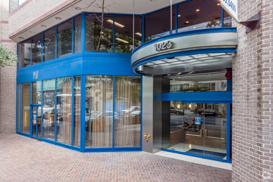 1023 15th St NW, Washington, DC à louer - Photo de l’immeuble – Image 3 sur 4