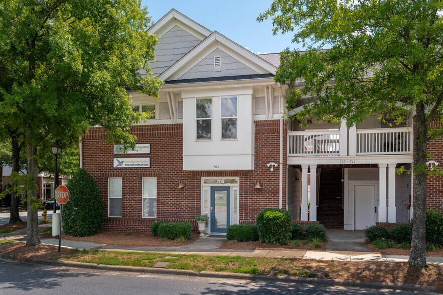 705-711 Peninsula Dr, Davidson, NC à vendre - Photo de l’immeuble – Image 2 sur 27