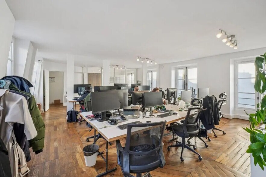 52 Rue De La Chaussee D'Antin, Paris à louer - Photo de l’immeuble – Image 2 sur 9
