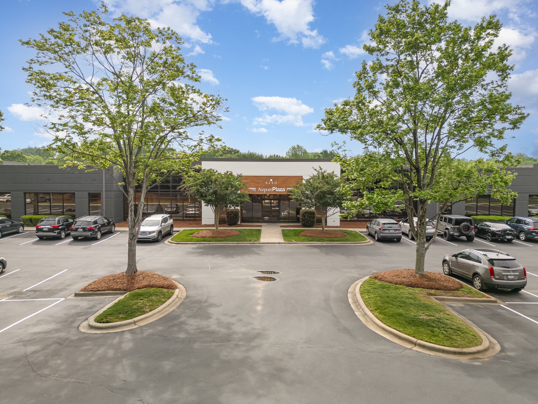 5260 Parkway Plaza Blvd, Charlotte, NC à louer Photo de l’immeuble– Image 1 sur 13