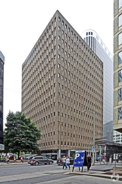 220 Laurier Av W, Ottawa, ON à louer - Photo principale – Image 1 sur 2