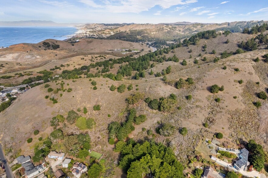Calera Terrace, Pacifica, CA à vendre - Photo de l’immeuble – Image 2 sur 15