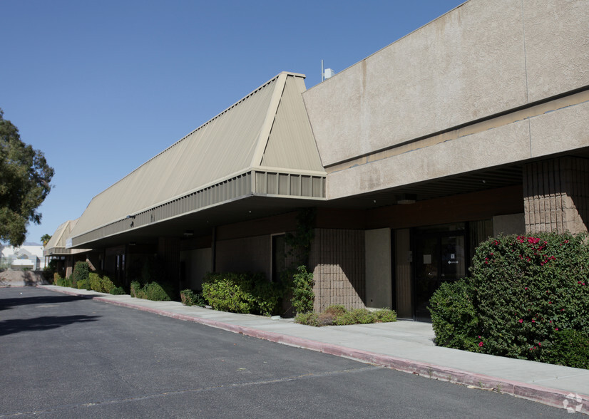 5000 E Calle San Raphael, Palm Springs, CA à louer - Photo de l’immeuble – Image 2 sur 17