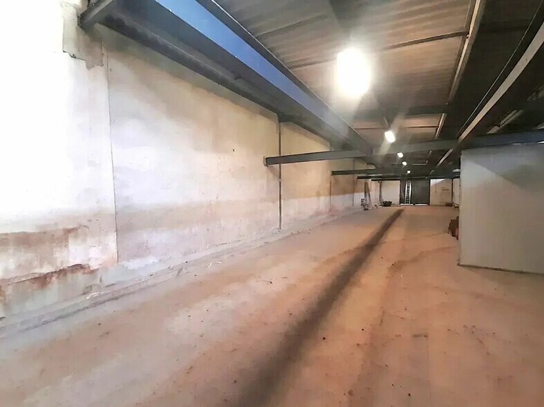 Industriel/Logistique dans Le Cannet-des-Maures à louer - Photo de l’immeuble – Image 3 sur 3