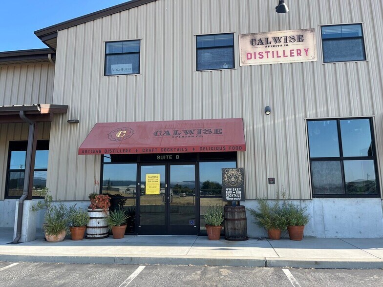 3340 Ramada Dr, Paso Robles, CA à louer - Photo de l’immeuble – Image 2 sur 12