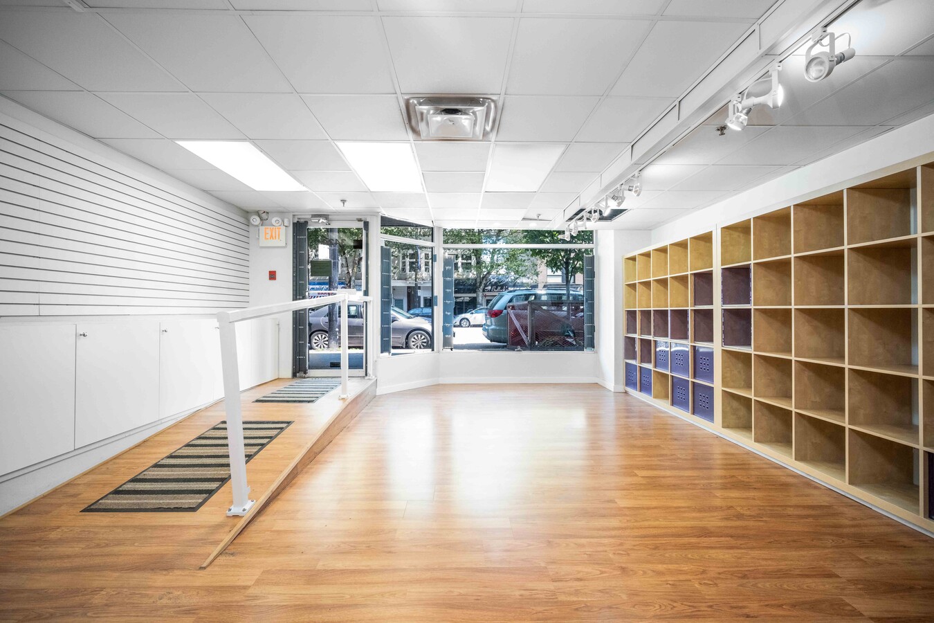 3424-3458 W Broadway, Vancouver, BC V6R 2B4 - Lot 3424 - - Photo intérieure - Image 2 of 13