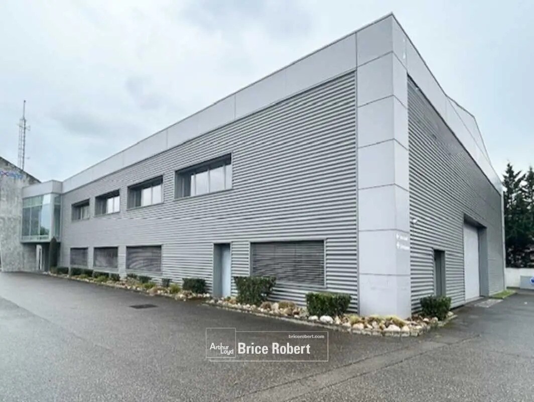 36-38 Rue Vaucanson, Décines-Charpieu à louer Photo de l’immeuble– Image 1 sur 9