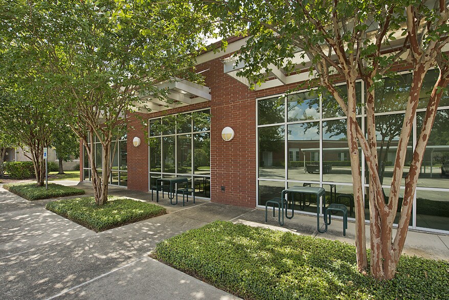 411 Lantern Bend Dr, Houston, TX à louer - Photo de l’immeuble – Image 3 sur 37