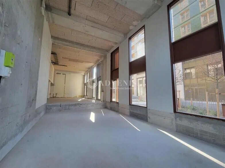 Local commercial dans Saint-Denis à louer - Photo intérieure – Image 2 sur 6