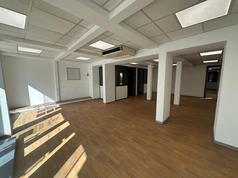 44 Avenue Francis Tonner, Cannes à louer - Photo de l’immeuble – Image 3 sur 11