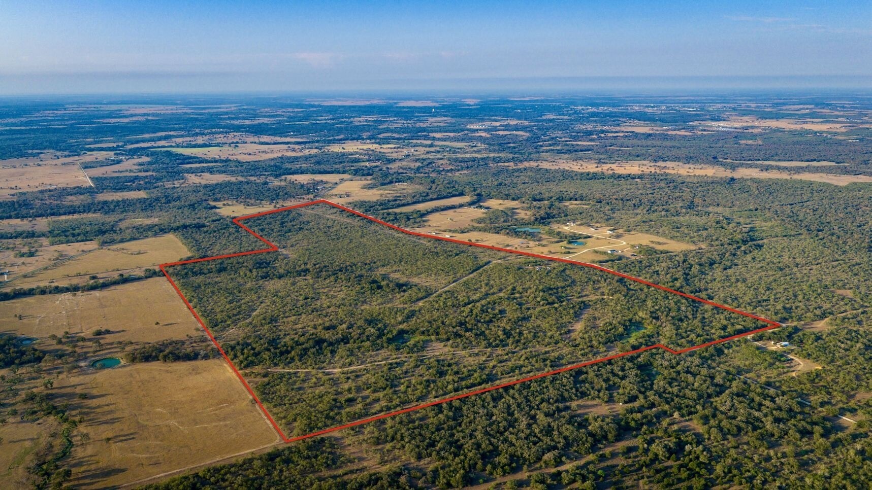 879 County Road 421, Gonzales, TX à vendre Photo de l’immeuble– Image 1 sur 58