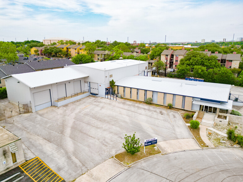 5423 Jackwood Dr, San Antonio, TX à louer - Photo de l’immeuble – Image 2 sur 18