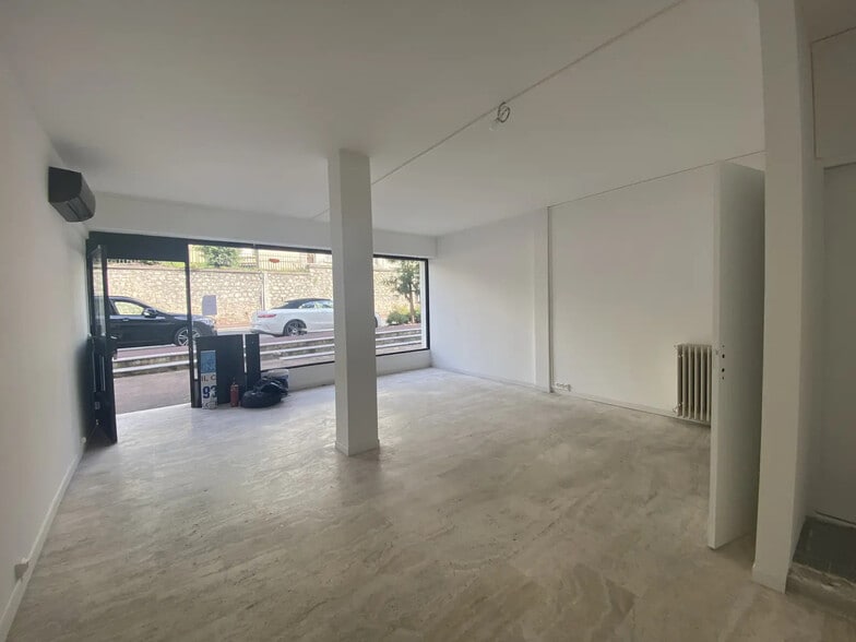 263 Avenue De Grasse, Cannes à louer - Photo de l’immeuble – Image 2 sur 5