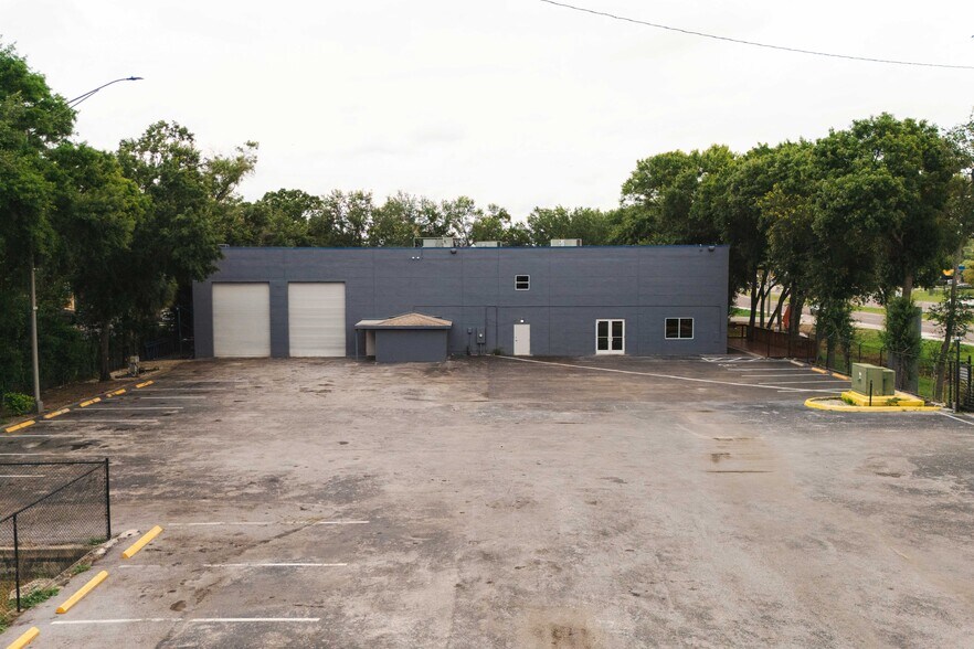 9822 Anderson Rd, Tampa, FL à louer - Photo de l’immeuble – Image 3 sur 40
