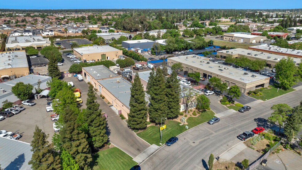 4780 W Jennifer Ave, Fresno, CA à louer - Photo de l’immeuble – Image 1 sur 22