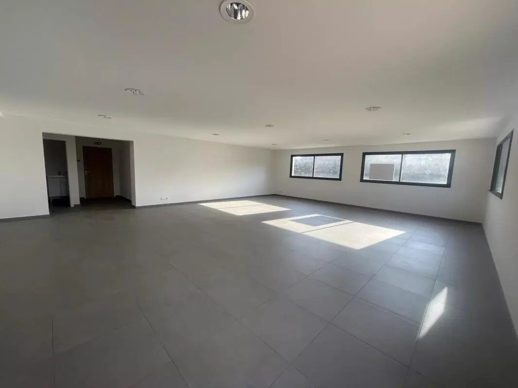 Bureau dans Mouans-Sartoux à vendre Photo de l’immeuble– Image 1 sur 12