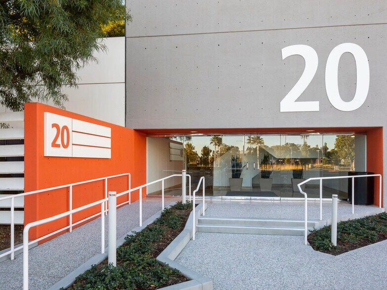 2 Executive Cir, Irvine, CA à louer - Photo de l’immeuble – Image 3 sur 13