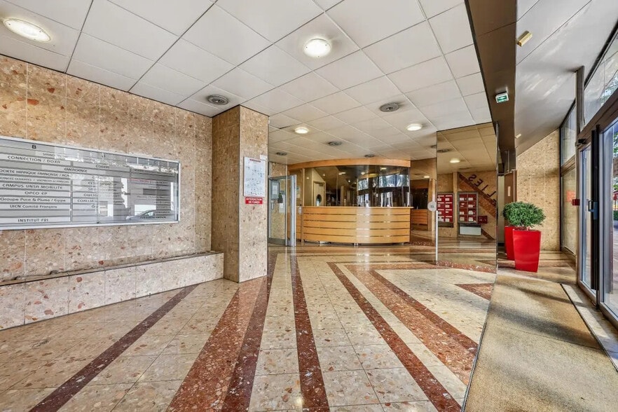 Bureau dans Montreuil à louer - Hall d’entrée – Image 2 sur 17