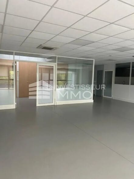 Bureau dans Chelles à louer - Photo de l’immeuble – Image 2 sur 4