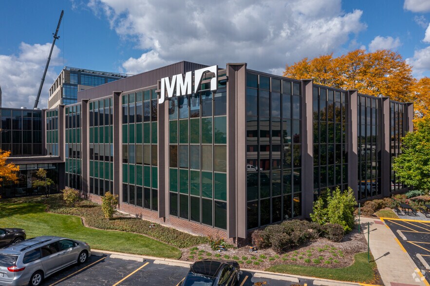 903 Commerce Dr, Oak Brook, IL à louer - Photo de l’immeuble – Image 3 sur 9