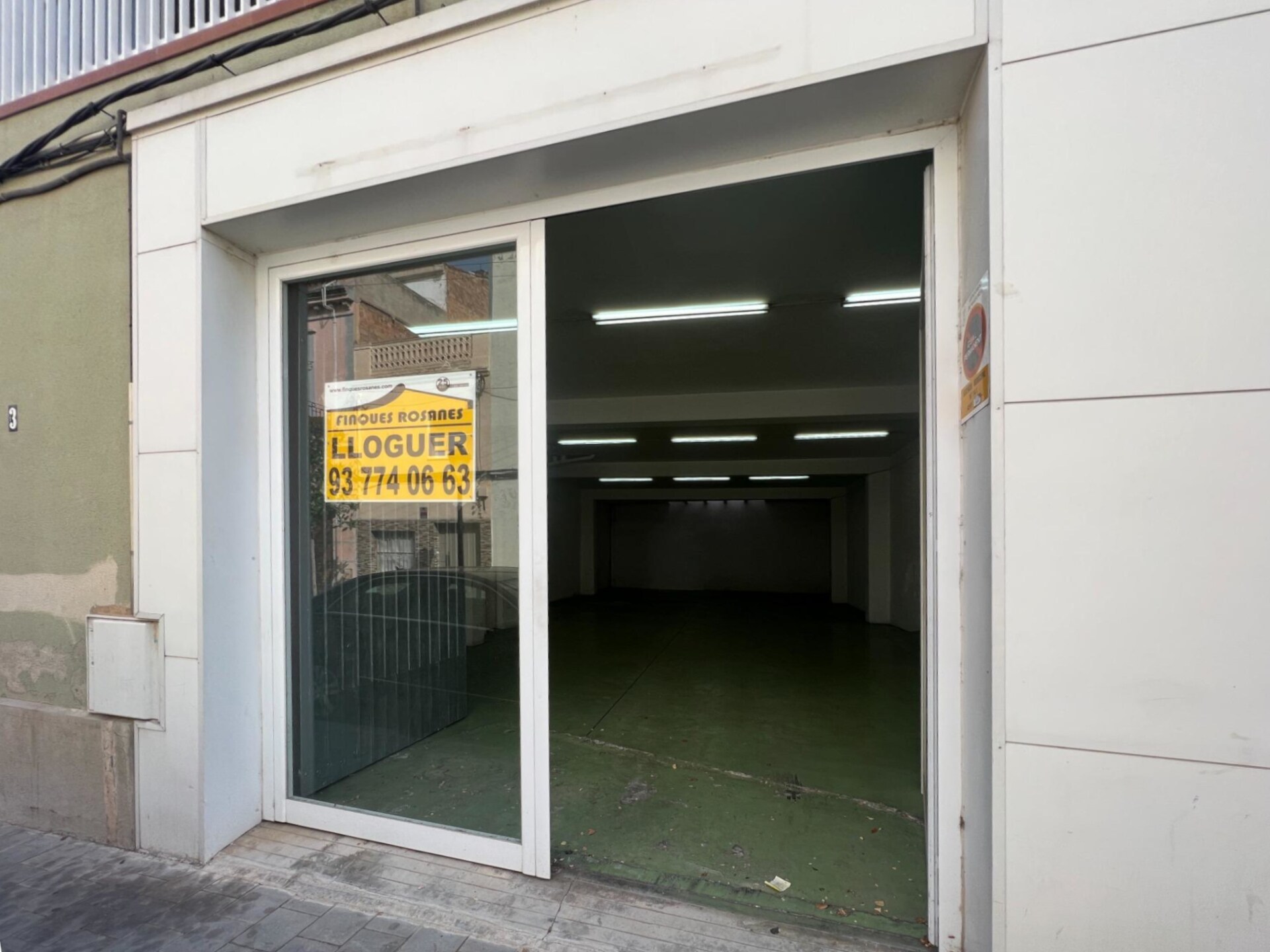 Local commercial dans Martorell, Barcelona à louer Photo principale– Image 1 sur 2