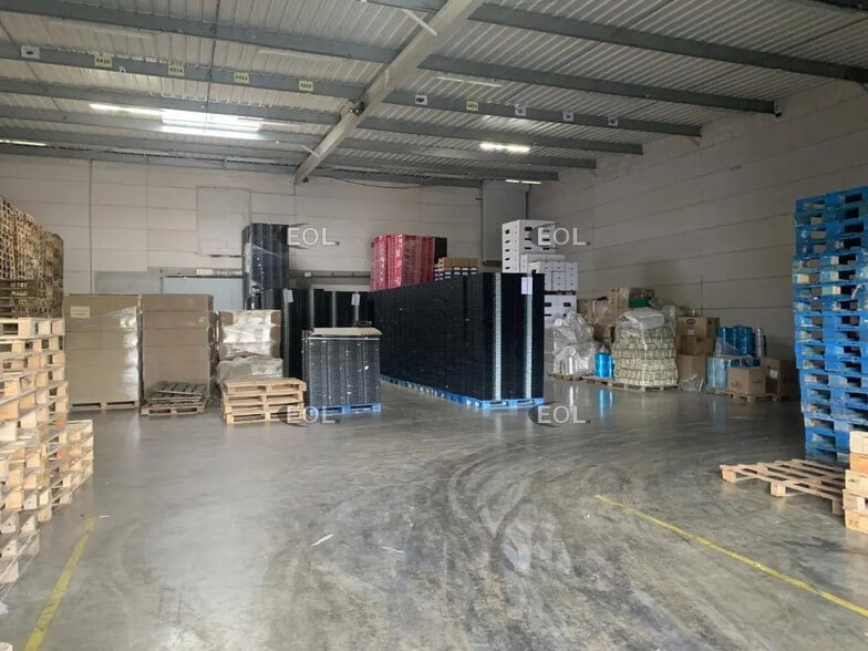 Local d’activités dans Châteaurenard à louer - Photo de l’immeuble – Image 2 sur 2