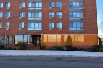 9921 4th Ave, Brooklyn, NY à louer Photo de l’immeuble– Image 1 sur 10