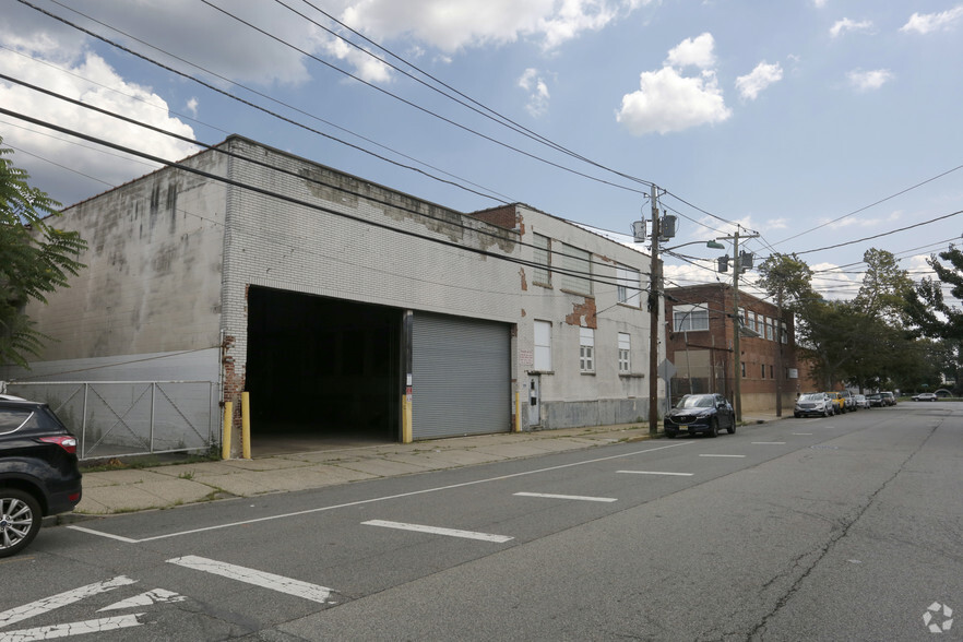 99 Linnet St, Bayonne, NJ à louer - Photo principale – Image 1 sur 23