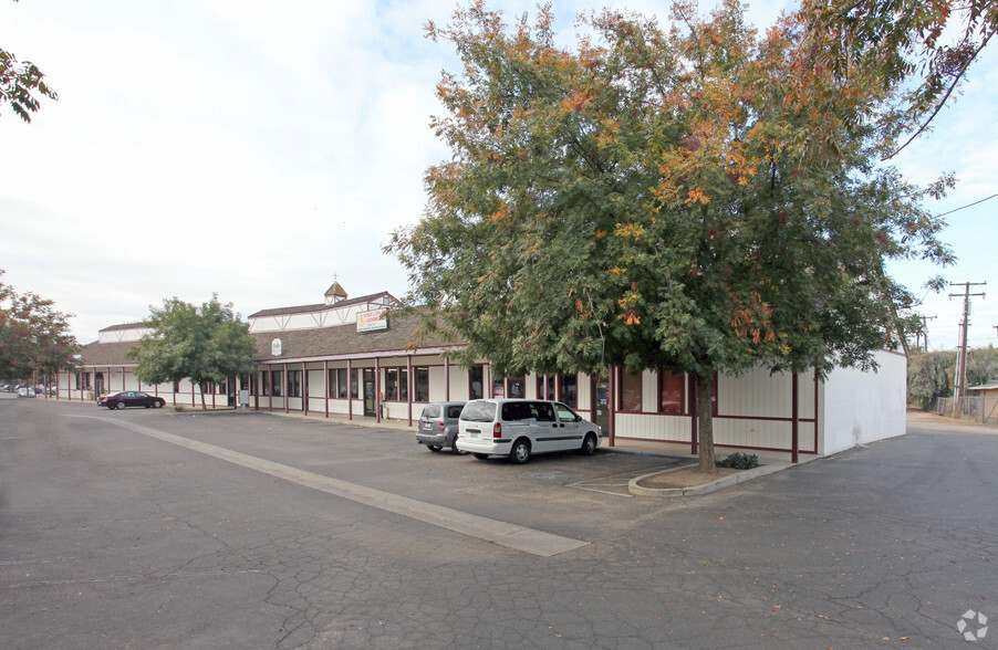 1716 N 11th Ave, Hanford, CA à louer - Photo de l’immeuble – Image 1 sur 4